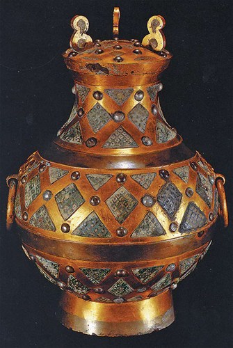 A bronze pot unearthed from the tomb of Liu Sheng (165-113 BC), or, Prince Jing of Zhongshan, in Mancheng county, Hebei province.