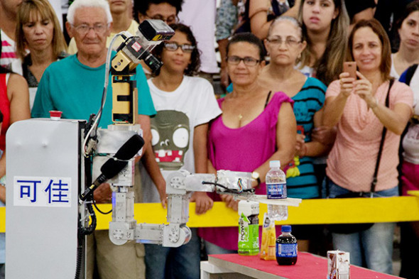 Kejia, an intelligent service robot designed by the University of Science and Technology of China, neatly lines up several drinks at the 2014 RoboCup@Home competition in Joao Pessoa, Brazil, on Wednesday. [Photo / China Daily]