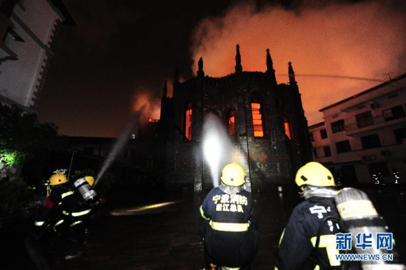 A cathedral in the east China city of Ningbo, Zhejiang province, catches fire in the early hours of Monday. (Xinhua photo)
