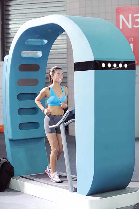 Get smart: A smart wristband helps track the steps you take and the calories you burn. [Photo provided to Shanghai Star]