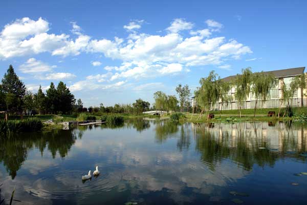 Nirvana Resort Beijing has a beautiful lake view. [Photo provided to China Daily]