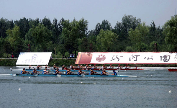 Athletes compete in the women's eight single-oar event. [Photo/chinadaily.com.cn]