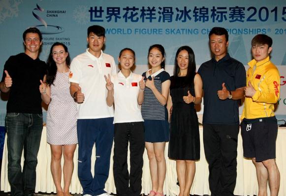 From left: Scott Moir and Tessa Virtue, 2010 Winter Olympic Games ice dance champion pair, pose with Chinese skaters Peng Cheng, Zhang Hao, Li Zijun, Shen Xue, Zhao Hongbo and Yan Han during a press conference.  Dong Jun/Shanghai Daily