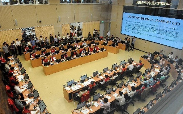 A work meeting concerning the gas blast is held in Kaohsiung City, southeast China's Taiwan, Aug. 1, 2014. The underground gas explosions that hit Kaohsiung at about midnight on Thursday have left at least 26 people dead, two missing and another 250 injured, latest data from the island's authorities has showed. (Xinhua/He Junchang)