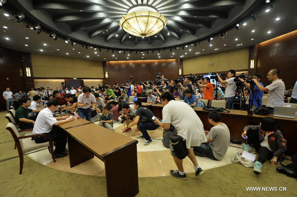 A press conference on a factory blast is held in Kunshan City, east China's Jiangsu province, Aug. 2, 2014. A powerful factory blast has killed 68 people and injured 187 others in Kunshan City on Saturday morning. The injured have been treated in hospitals in Kunshan and the nearby cities of Suzhou, Wuxi and Shanghai. (Xinhua/Shen Peng)