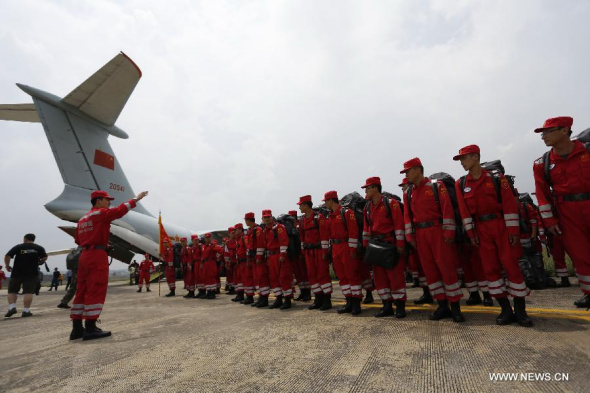 Members of China International Search and Rescue Team (CISAR) gather at Zhaotong Airport in Zhaotong, southwest China's Yunnan Province, Aug 4, 2014. . (Xinhua/Min Zhong) 