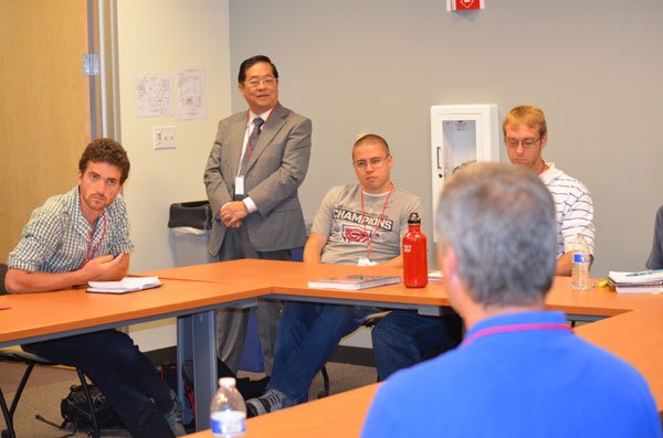 Yuan Nansheng (second from left), consul general of China at San Francisco, joins discussion with US middle school teachers on how to strengthen American students' recognition and understanding about China during the 2014 Teachers Workshop at Silicon Valley Community Foundations San Mateo Conference Center in San Mateo, California on Monday. Lian zi / China Daily