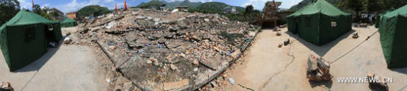 Panoramic photo taken on Aug 5, 2014 shows quake-hit Longtoushan Town of Ludian County, southwest China's Yunnan province. (Xinhua/Xing Guangli)