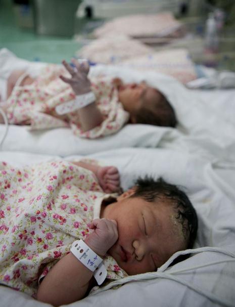 Newborn babies are seen at the Obstetrics and Gynecology Hospital of Fudan University in Shanghai.  Shanghai Daily/Zhang Haiyan