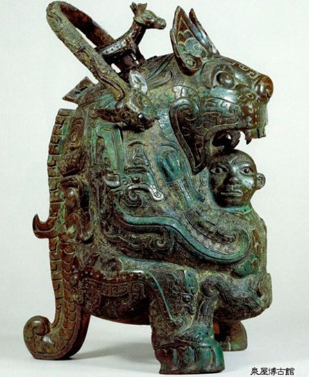 Bronze Tiger Eat Man Statue created in the late Shang Dynasty (c.16th century-11th century BC). The bronze treasure is currently in Izumiya Museum in Japan. [Photo/people.cn]