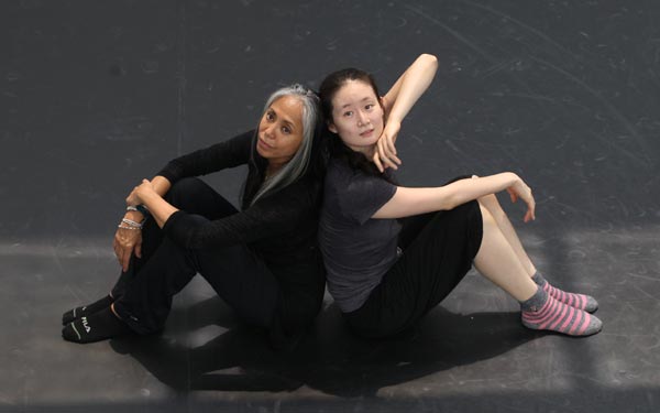 American Elizabeth Roxas-Dobrish (left) says her cooperation with Chinese dancer Wang Yabin in Dream in Three Episodes has brought her closer to China. Zou Hong / China Daily