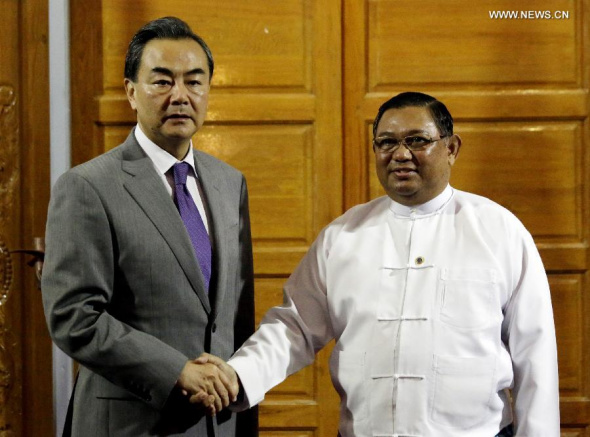 Myanmar Foreign Minister U Wunna Maung Lwin (R) shakes hands with Chinese Foreign Minister Wang Yi in Nay Pyi Taw, Myanmar, Aug. 11, 2014. (Xinhua/U Aung)