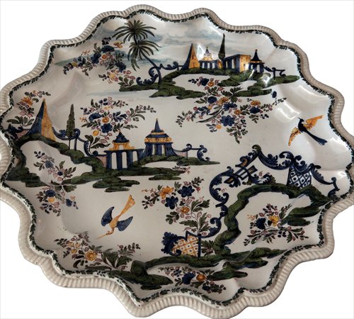 Round plate with lobed border and pagoda decoration from the Ca' Rezzonico