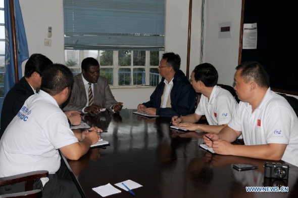 Jacob Mufunda, a representative to Sierra Leone of World Health Organization (WHO) (4th R) talks to Chinese medical workers in Freetown, capital of Sierra Leone, Aug. 13, 2014. World Health Organization officials meet with Chinese medical workers on Wednesday and applauded China's emergency material assistance to Sierra Leone, where more than 300 people have died of the dreaded Ebola virus. (Xinhua/Lin Xiaowei)