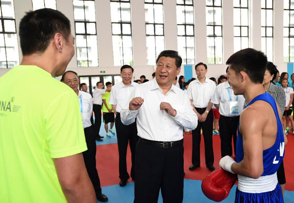 Chinese President Xi Jinping (C) talks with members of the Chinese Youth Olympic delegation in Nanjing, capital of east China's Jiangsu province, Aug. 15, 2014. Xi paid a visit to the Chinese Youth Olympic delegation at the Nanjing Youth Olympic Village (YOV) in Nanjing on Friday. (Xinhua/Ma Zhancheng)