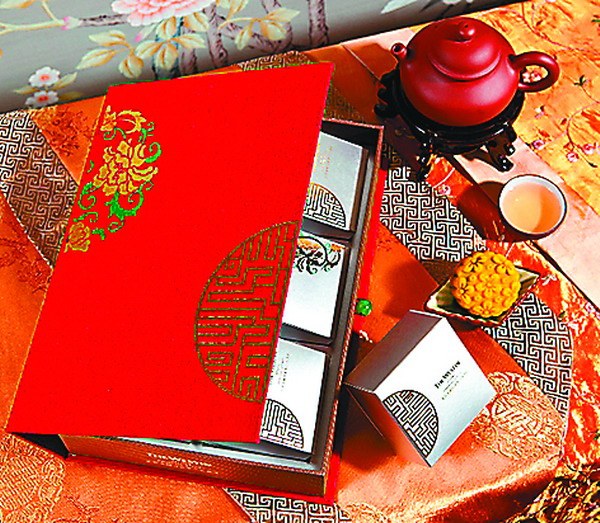A mooncake set. Photos provided to China Daily
