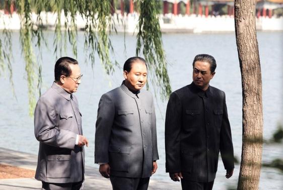 A scene from the TV series Deng Xiaoping at Historys Crossroads shows Deng (center,played by Ma Shaohua) and Xi Zhongxun (right, played by Zhang Jiayi). Xis son is Chinas current President Xi Jinping.