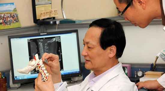 A hospital in Beijing has carried out the the world's first 3D printed vertebra surgery.