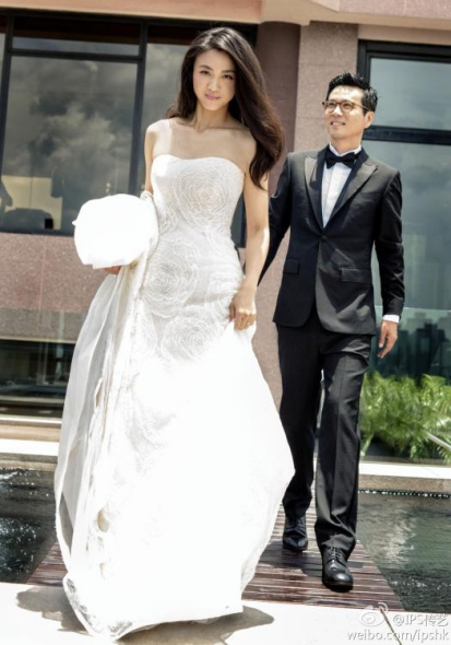 The wedding photos of Chinese actress Tang Wei and South Korean director Kim Tae-Yong.