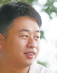 Huang Yanhai, 29, is one of the young people who followed their parents in planting trees to help control water and soil loss in Sanzhou, Fujian province.