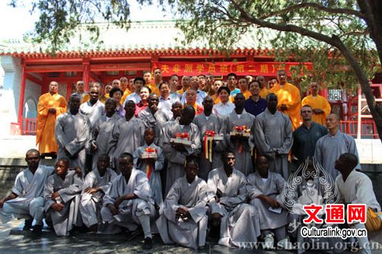 African students learn kung fu at Shaolin Temple in July. (Photo: Culturalink.org)
