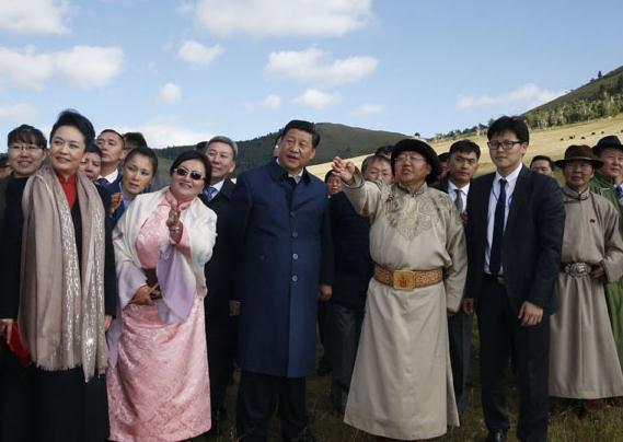 President Xi Jinping and his Mongolian counterpart Tsakhiagiin Elbegdorj attend the Nadam Fair, a traditional Mongolian pageant featuring entertainment and games on Friday in Ulan Bator. [Photo/Xinhua]