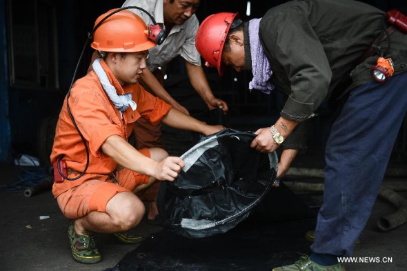 Rescuers prepare to enter the accident site in the Dongfang Coal Mine in Xiejiaji District of Huainan city, east China's Anhui province, Aug 22, 2014.  (Xinhua/Zhang Duan)