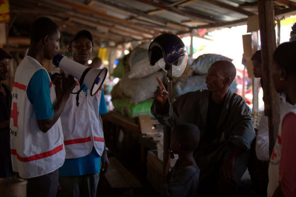 UNICEF and partners visit a crowded market in Conakry, Guinea, to explain to vendors how they can protect themselves and their families from Ebola. [UNICEF Guinea] 