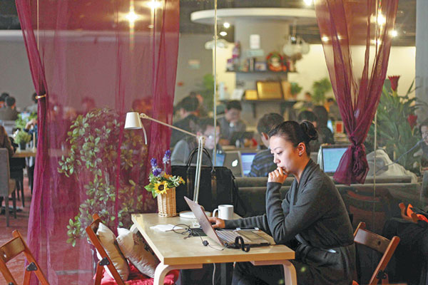 The Garage Cafe, a coffeehouse in the Zhongguancun high-tech business hub in Beijing, is popular among young entrepreneurs. Wang Jing / China Daily