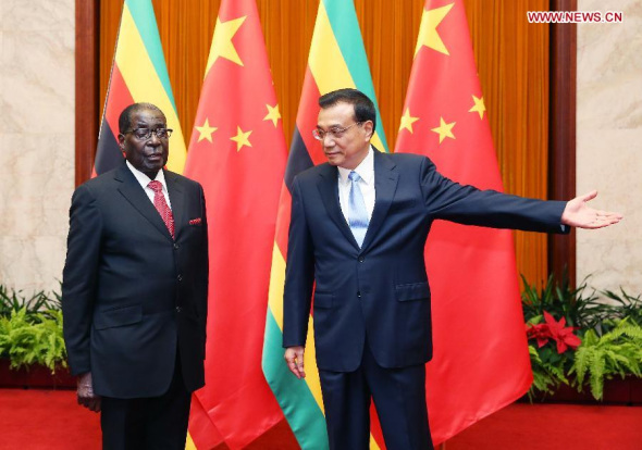 nese Premier Li Keqiang (R) meets with Zimbabwean President Robert Mugabe in Beijing, capital of China, Aug. 26, 2014. (Xinhua/Yao Dawei)