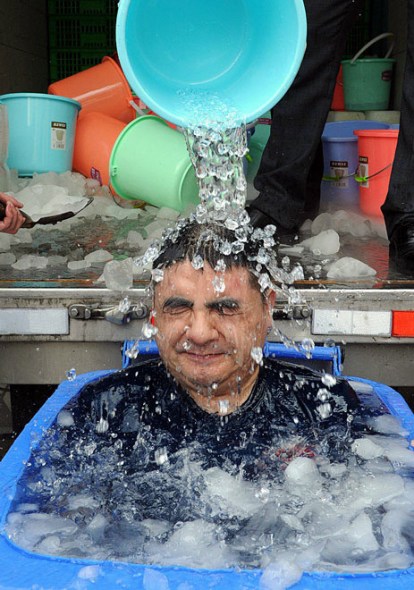 The Ice Bucket Challenge, sometimes called the ALS Ice Bucket Challenge, is an activity involving dumping a bucket of ice water on someone's head to promote awareness of the disease amyotrophic lateral sclerosis (ALS) and encourage donations to research. [Photo: huaxia.com]