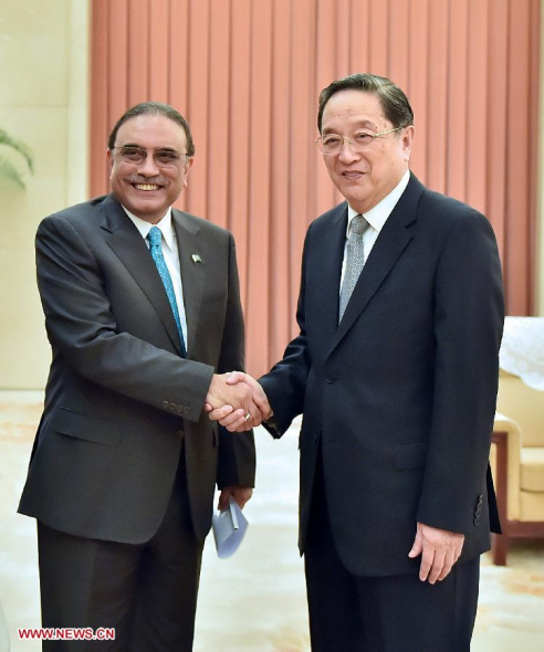Yu Zhengsheng(R), chairman of the National Committee of the Chinese People's Political Consultative Conference (CPPCC), meets with Bilawal Bhutto Zardari, former Pakistani president and chairman of the Pakistan People's Party (PPP), in Beijing, capital of China, August 27, 2014. (Xinhua/Li Tao)