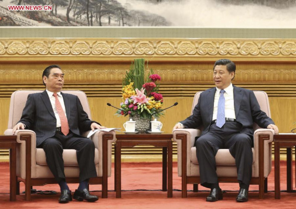 Chinese President Xi Jinping (R) meets with Le Hong Anh, special envoy of General Secretary of the Communist Party of Vietnam (CPV) Central Committee Nguyen Phu Trong and also a Politburo member and standing secretary of the Secretariat of the CPV Central Committee, in Beijing, capital of China, Aug. 27, 2014. (Xinhua/Ding Lin)
