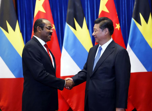 Chinese President Xi Jinping(R) meets with Gaston Browne, Prime Minister of Antigua and Barbuda, in Beijing, capital of China, Aug. 27, 2014.(Xinhua/Ju Peng)