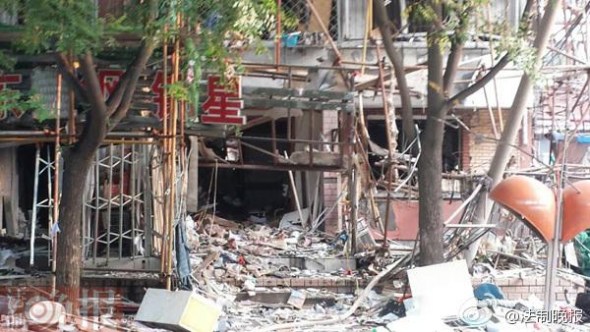 An explosion occurred at around 5:30 am in an apartment of the ground floor of the building at Zuojiazhuangbeili community in Chaoyang District in Beijing.(Photo sorce: Chinanews.com)