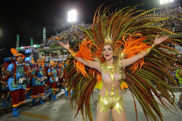 A reveller from Grande Rio samba school participates in the Samba parade of Special Groups at the Sambadrome in Rio de Janeiro, Brazil on March 2. [Xinhua/Xu Zijian]