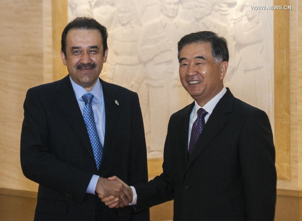 Chinese Vice Premier Wang Yang (R) meets with Kazakh Prime Minister Karim Masimov, who is here to attend the fourth China-Eurasia Expo, in Urumqi, capital of northwest China's Xinjiang Uygur Autonomous Region, Sept 1, 2014. (Xinhua/Zhao Ge)