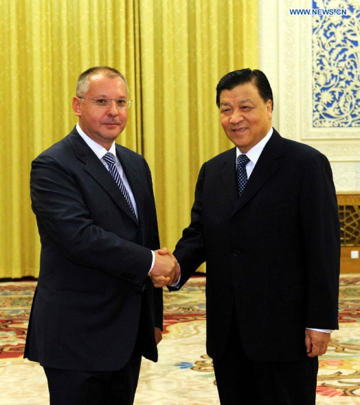 Liu Yunshan (R), a member of the Standing Committee of the Political Bureau of the Communist Party of China (CPC) Central Committee and secretary of the Secretariat of the CPC Central Committee, meets with a delegation of the Party of European Socialists (PES) headed by Sergei Stanishev (L) in Beijing, capital of China, Sept. 2, 2014. (Xinhua/Rao Aimin)