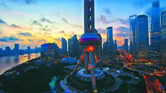 An amateur photographer in Shanghai recently posted a video clip of the city's skyline online.