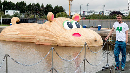 Florentijn Hofman and his sculpture hippo. (Photo/CNTV)