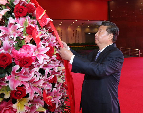 President Xi Jinping presents a flower basket at a ceremony in Beijing on Wednesday marking the anniversary of Chinas victory over Japan in World War II.  [Photos by Pang Xinglei and Guo Xulei / Xinhua]