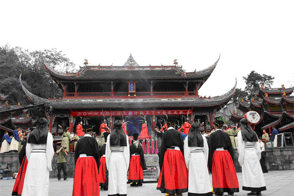 Dujiangyan temple in Chengdu, Sichuan province held a traditional ceremony in honor of Confucius on Sept 3.