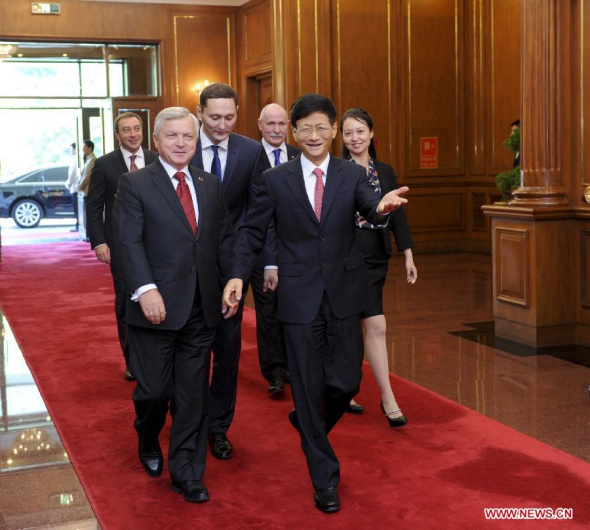 Meng Jianzhu (R, front), a member of the Political Bureau of the Central Committee of the Communist Party of China, and Belarusian Deputy Prime Minister Anatoly Tozik co-chair the first meeting of the China-Belarus Intergovernmental Committee of Cooperation in Beijing, capital of China, Sept. 4, 2014. (Xinhua/Zhang Duo)
