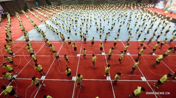 Students from 14 schools challenge the Most People Skipping Double Dutch Simultaneously Guinness World Record at the Hsinchuang Stadium in Xinbei City, southeast China's Taiwan, Sept 9, 2014. (Xinhua/Wang Qingqin)