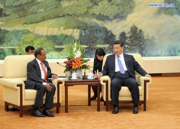 Chinese President Xi Jinping (R) meets with Ajit Doval, special envoy and national security adviser to Indian Prime Minister Narendra Modi, in Beijing, capital of China, Sept. 9, 2014. (Xinhua/Zhang Duo)