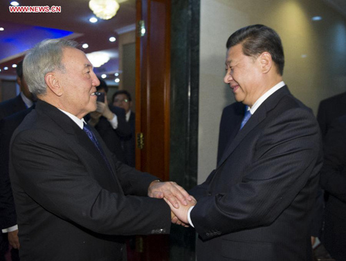 Chinese President Xi Jinping (R) meets with Kazakh President Nursultan Nazarbayev in Dushanbe, capital of Tajikistan, Sept. 12, 2014. (Xinhua/Xie Huanchi)