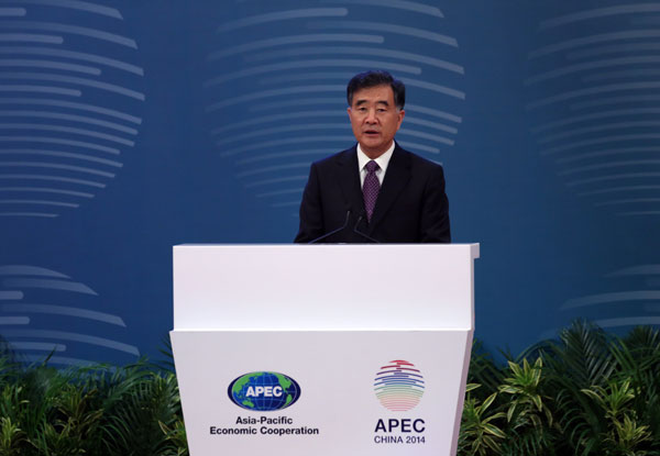 Chinese Vice-Premier Wang Yang delivers a keynote speech at the opening ceremony of the eighth APEC Tourism Ministerial Meeting in Macao on Saturday. Parker Zheng / China Daily