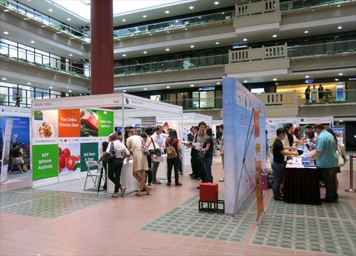 Foreign job-seekers discuss work opportunities at the 4th Expat Job Fair Saturday. Photos: Du Qiongfang/GT