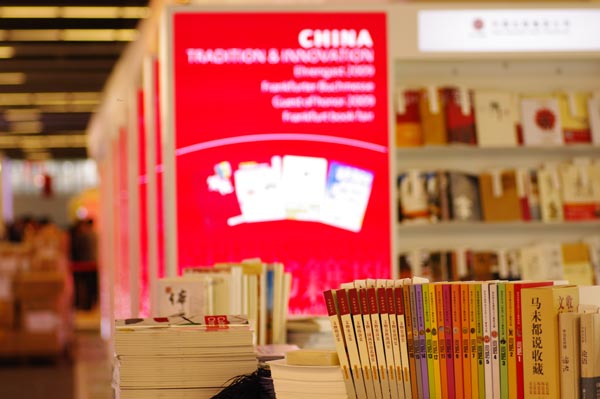 Although China's GDP has increased more than tenfold in the past two decades, the rates for literary translation have hardly caught up with the rise in income of other professions. China Photo Press