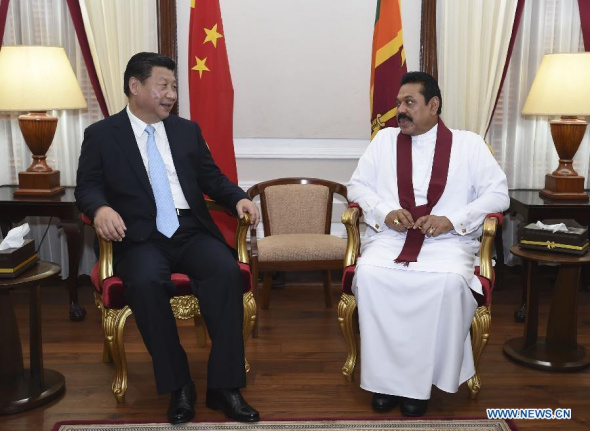 Chinese President Xi Jinping (L) and his Sri Lankan counterpart Mahinda Rajapaksa hold talks in Colombo, Sri Lanka, Sept. 16, 2014. (Xinhua/Ma Zhancheng)